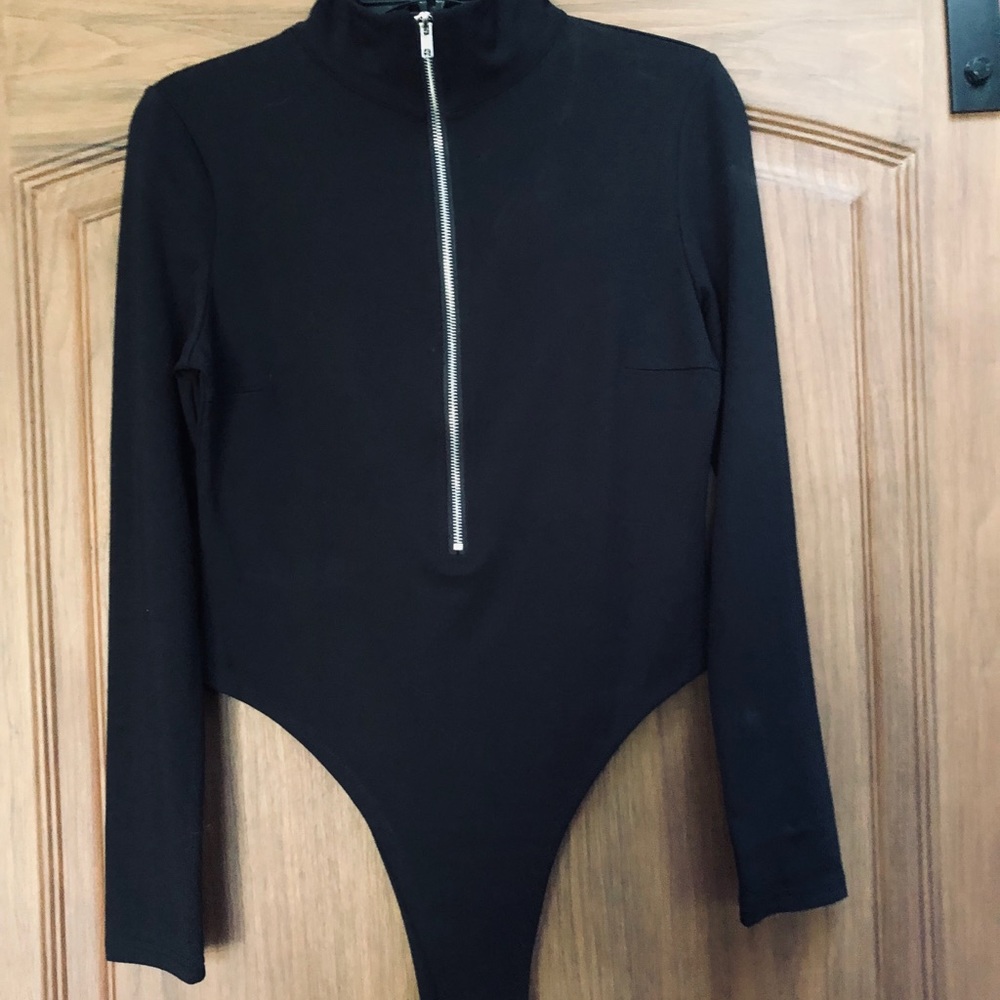 New black body suit w/ rhinestone choker Large